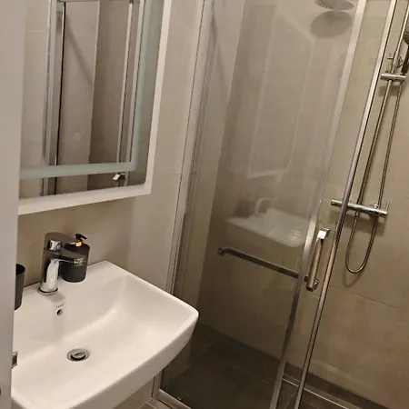 Main Pazari Ri * Tirana